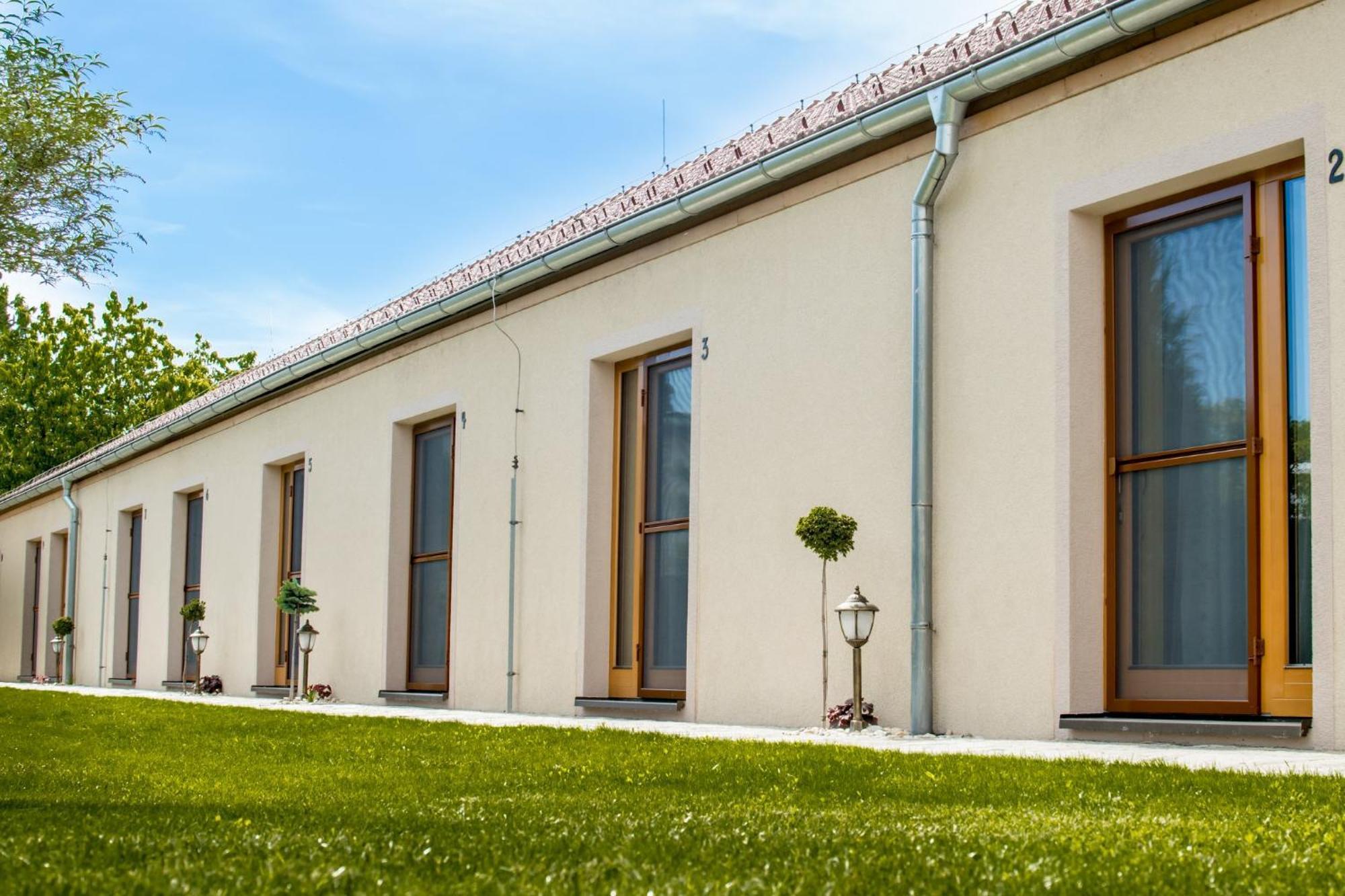 Penzion Vcelarsky Dvur Lednice Ngoại thất bức ảnh
